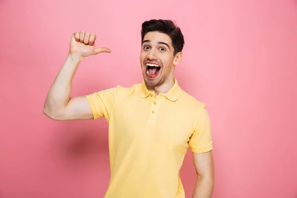 Retrato de um jovem alegre apontando o dedo para si mesmo — Fotografia de Stock