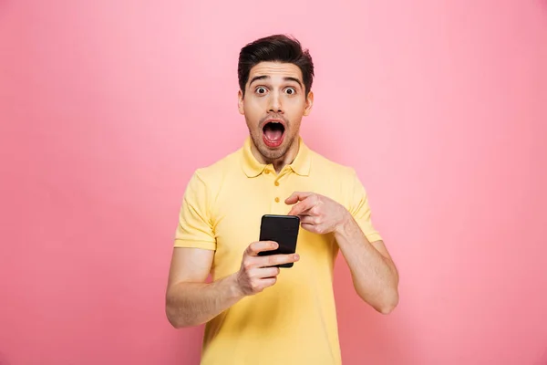 Retrato de un joven sorprendido — Foto de Stock