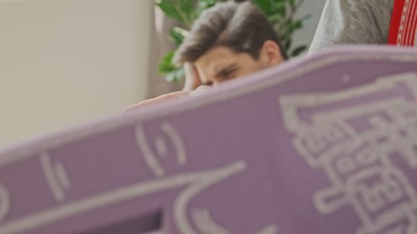 Triste Ventilador Masculino Barbudo Poniéndose Triste Mientras Sus Amigos Regocijan — Vídeos de Stock