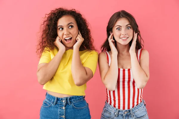 Image of optimistic multinational girls smiling and plugging their ears with fingers — Stock Photo, Image