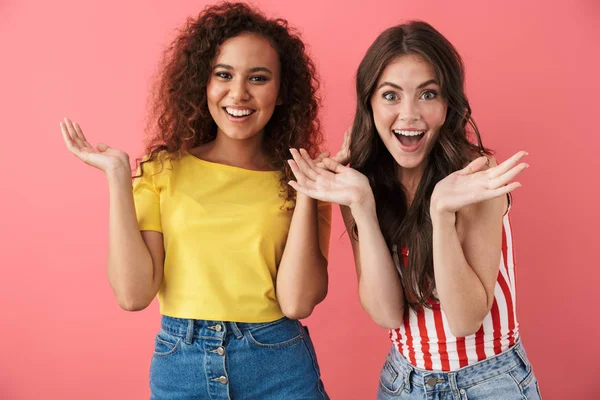 Image of delighted multinational girls wondering and raising hands in surprise — Stock Photo, Image