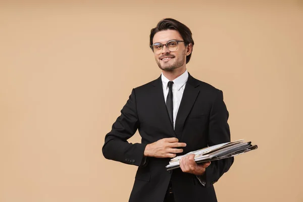 Retrato de um belo jovem empresário vestindo terno — Fotografia de Stock