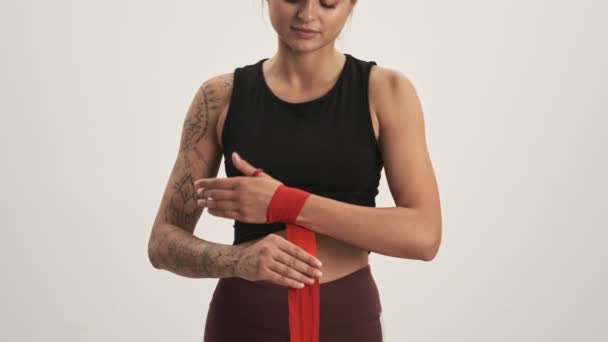 Vista Cortada Mulher Esportiva Vestindo Traje Colocando Envolvimentos Mão Boxe — Vídeo de Stock
