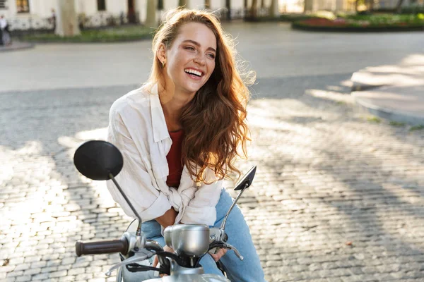 Beautiful young girl wearing casual summer clothing — Stock Photo, Image