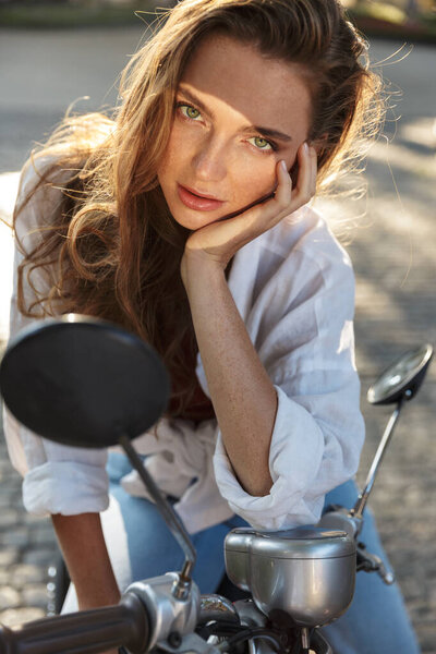 Beautiful young girl wearing casual summer clothing — Stock Photo, Image