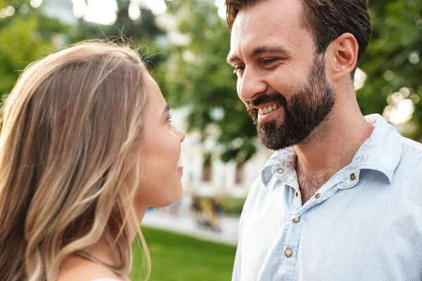 Close up of a happy beautiful couple embracing — Stock Photo, Image