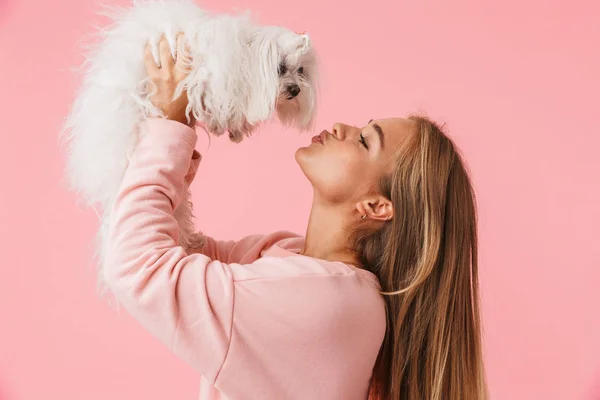 Mooi mooi meisje met haar huisdier lapdog — Stockfoto