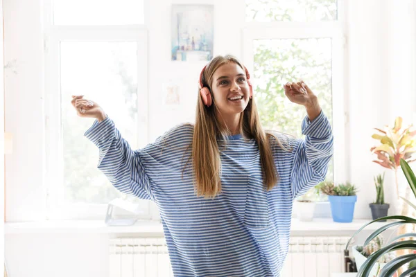 Image of girl dancing and listening to music with headphones in — ストック写真