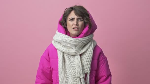 Puzzled Young Woman Wearing Winter Jacket Scarf Looking Confused While — ストック動画
