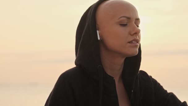 Side View Calm Attractive Bald Sports Woman Earphones Relaxing Looking — Stock Video