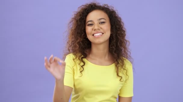 Beautiful Happy African Young Woman Yellow Shirt Smiling Making Gesture — Stock Video