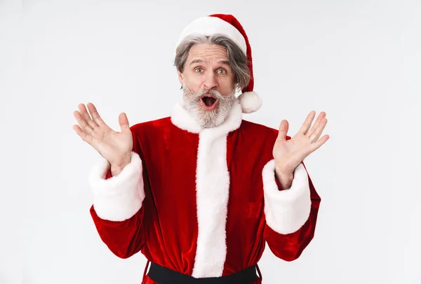 Bild des grauhaarigen Weihnachtsmannes Claus alter Mann in rotem Kostüm expressi — Stockfoto