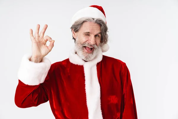 Bild des grauhaarigen Weihnachtsmannes Claus alter Mann im roten Kostüm Gesturin — Stockfoto