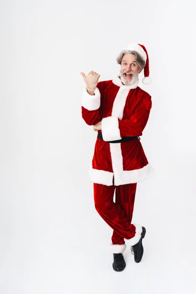 Image pleine longueur du Père Noël homme en costume rouge pointant fin — Photo