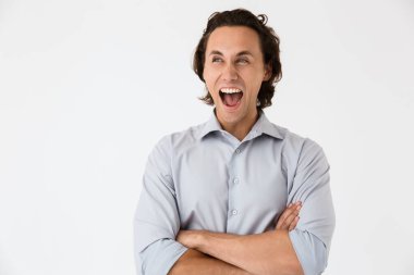 Ofis gömlekli mutlu iş adamının çığlığı.