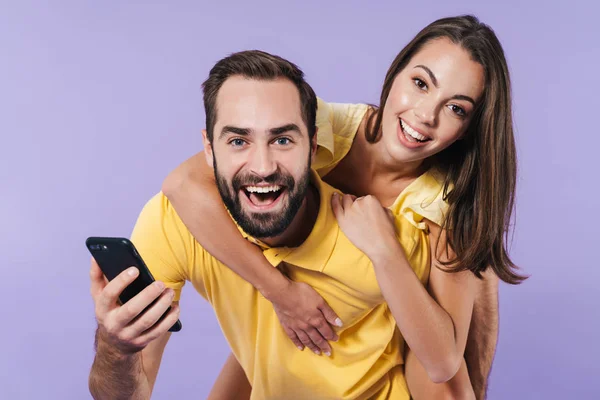 Glücklich aufgeregt schönes junges Paar — Stockfoto