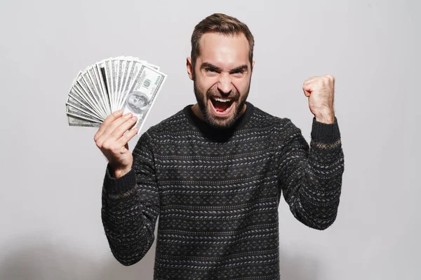 Imagen de hombre morena exitoso gritando y sosteniendo ba dólar —  Fotos de Stock