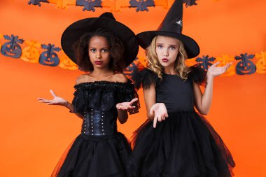 Image of confused multinational girls looking at camera