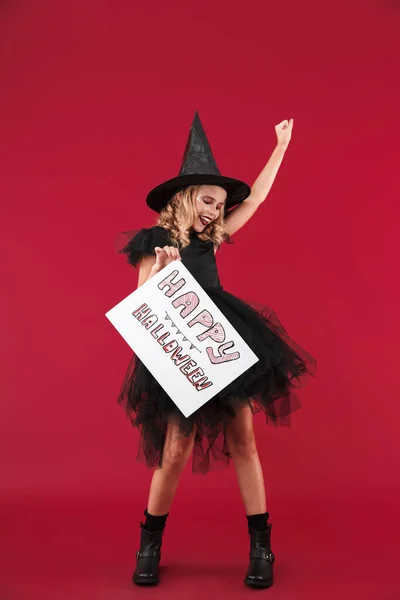Alegre menina bruxa no carnaval halloween traje — Fotografia de Stock