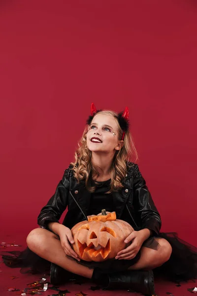 Menina diabo no carnaval halloween traje — Fotografia de Stock