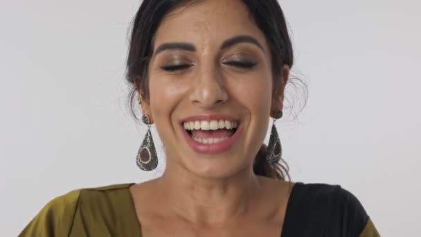 Zblízka Pohled Veselá Hezká Hinduistka Žena Tradičních Šatech Radovat Dívat — Stock video