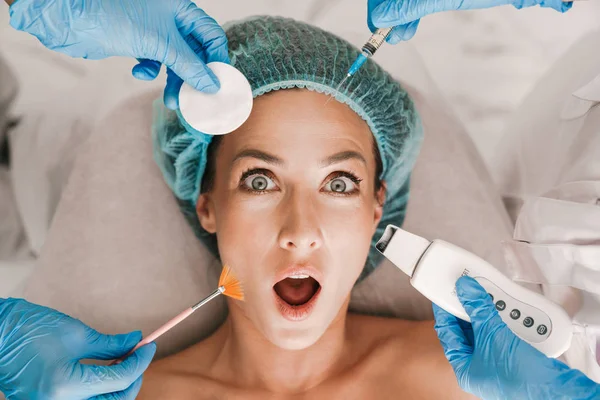 Photo closeup of surprised caucasian woman getting cosmetic procedure — 스톡 사진