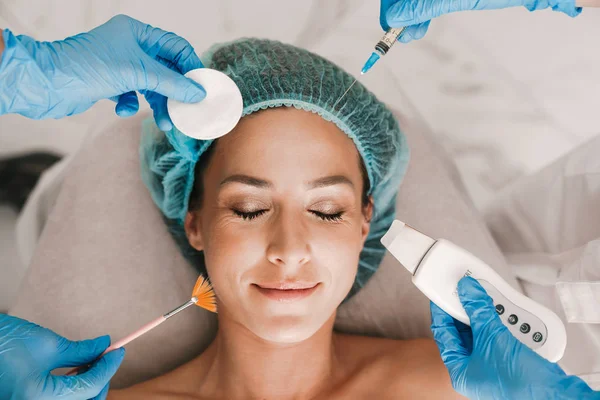 Photo closeup of pleased caucasian woman getting cosmetic procedure — Stock Photo, Image