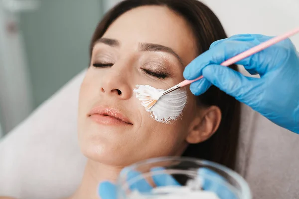 Photo of relaxed caucasian woman getting cosmetic procedure — 스톡 사진