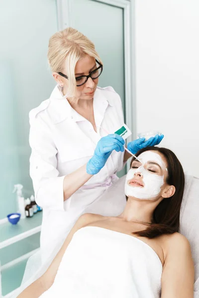 Photo of attractive brunette woman getting cosmetic procedure — 스톡 사진