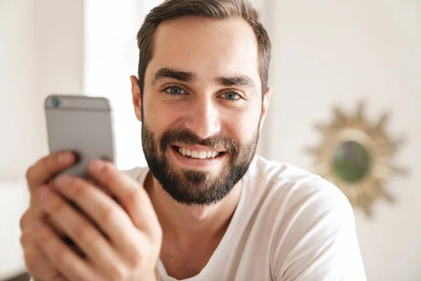 Close up of a smiling young bearded man — Stock Photo, Image