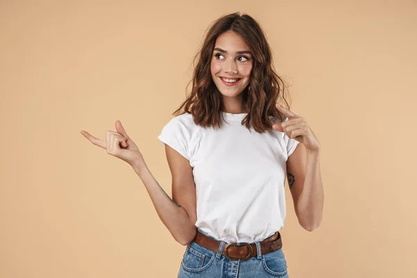 Portrait of a lovely young girl wearing casual clothing — Stok fotoğraf