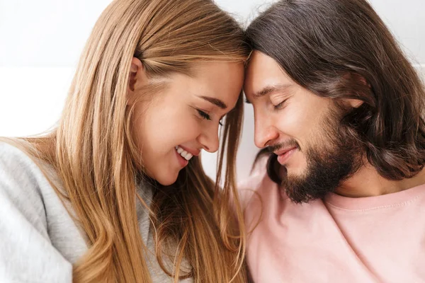 Close up of a lovely smiling couple embracing — Stock Photo, Image