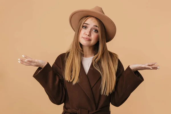 Image of young girl wearing hat shrugging and throwing up her ha — Stock Photo, Image