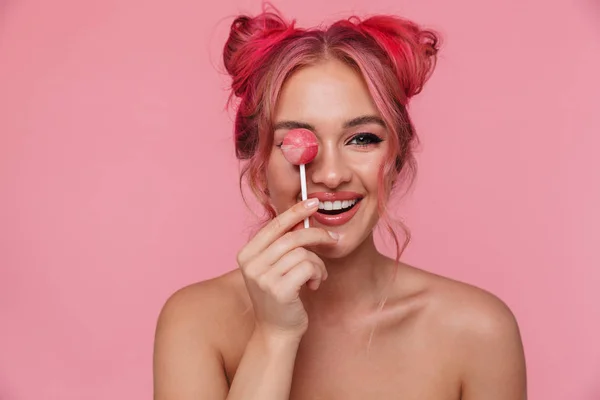 Portrait of young shirtless young woman eating sweet lollipop — Stock Photo, Image