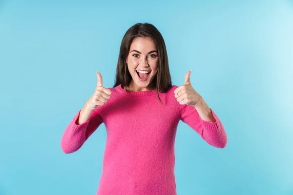 Foto van verrukt brunette vrouw glimlachen en gebaren duimen tot — Stockfoto