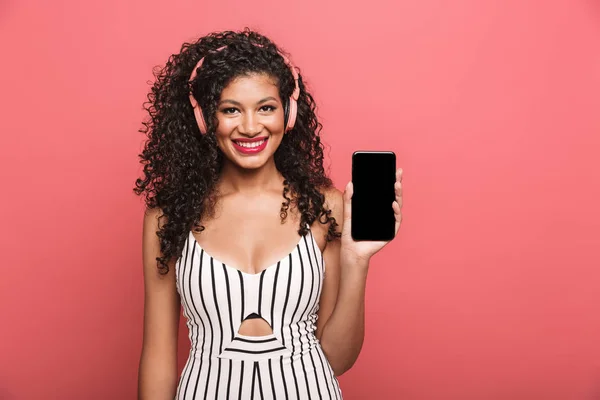 Portrait of a beautiful young african woman — Stock Photo, Image