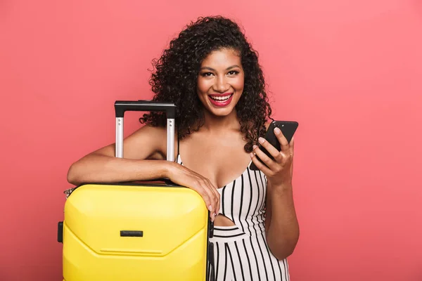 Portret van een mooie jonge Afrikaanse vrouw — Stockfoto