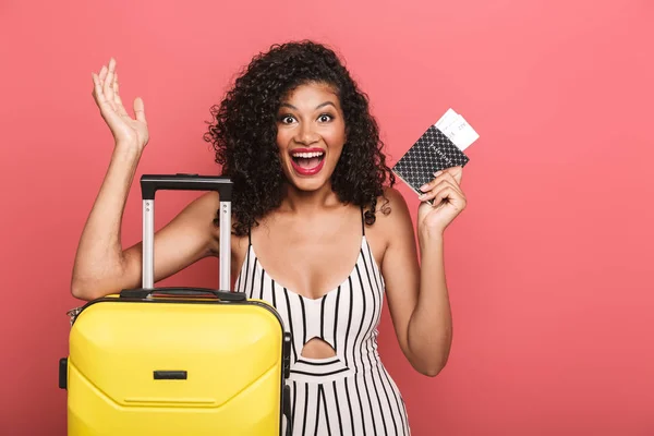 Portret van een mooie jonge Afrikaanse vrouw — Stockfoto