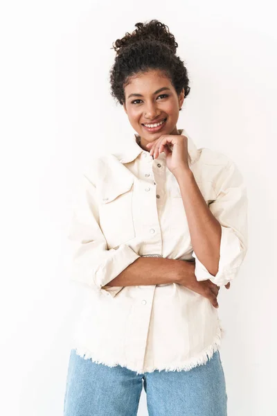 Beautiful smiling stylish young african woman — Stockfoto