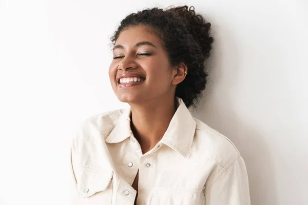 Beautiful smiling stylish young african woman — Stok fotoğraf