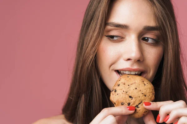 Retrato de una joven morena atractiva — Foto de Stock