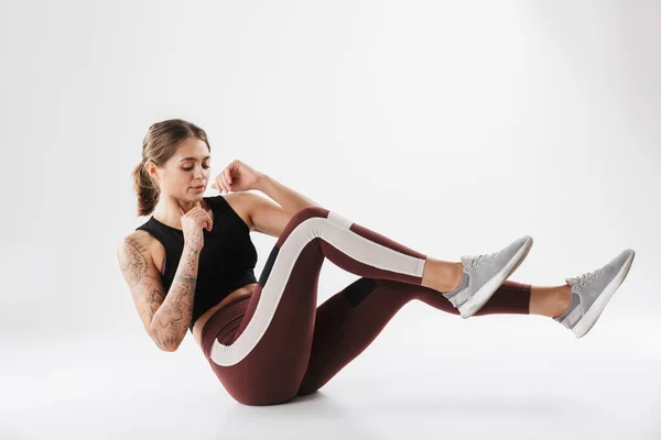 Imagen Mujer Atractiva Entrenamiento Ropa Deportiva Haciendo Crujidos Cruzados Aislados — Foto de Stock