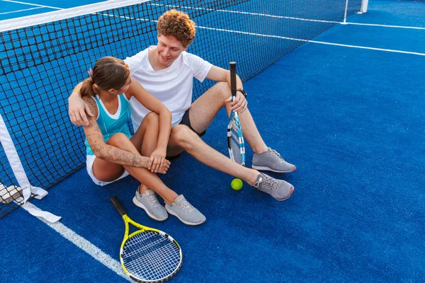 Photo Positive Young Two Tennis Players Woman Man Outdoors Talking — Stock Photo, Image