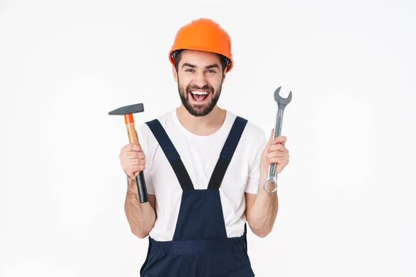 Imagem Feliz Jovem Construtor Emocional Capacete Posando Isolado Sobre Fundo — Fotografia de Stock