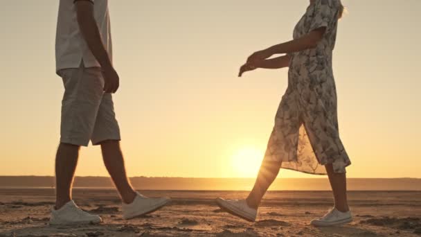 Une Vue Recadrée Jeune Couple Homme Femme Autre Câlins Sur — Video