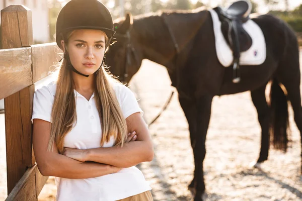 Foto Bella Concentrata Seria Giovane Bionda Bella Donna Che Indossa — Foto Stock