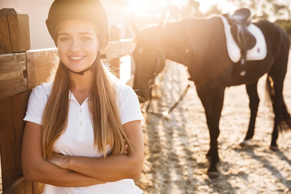 Image Cute Cheery Happy Young Beautiful Woman Wearing Hat Horse — Stock Photo, Image