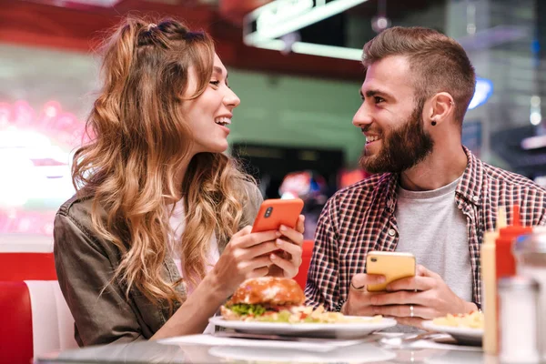 Photo Cute Pleased Young Loving Couple Retro Bright Street Food — Stock Photo, Image