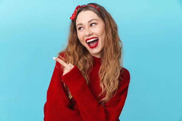 Imagen Alegre Mujer Caucásica Diadema Riendo Señalando Con Dedo Lado —  Fotos de Stock