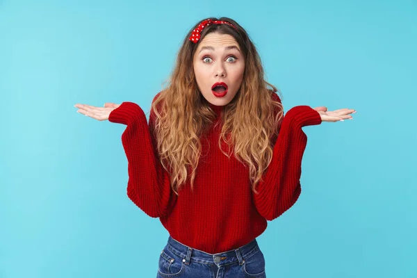 Image Confused Young Woman Looking Camera Throwing Hands Isolated Blue — Stock Photo, Image